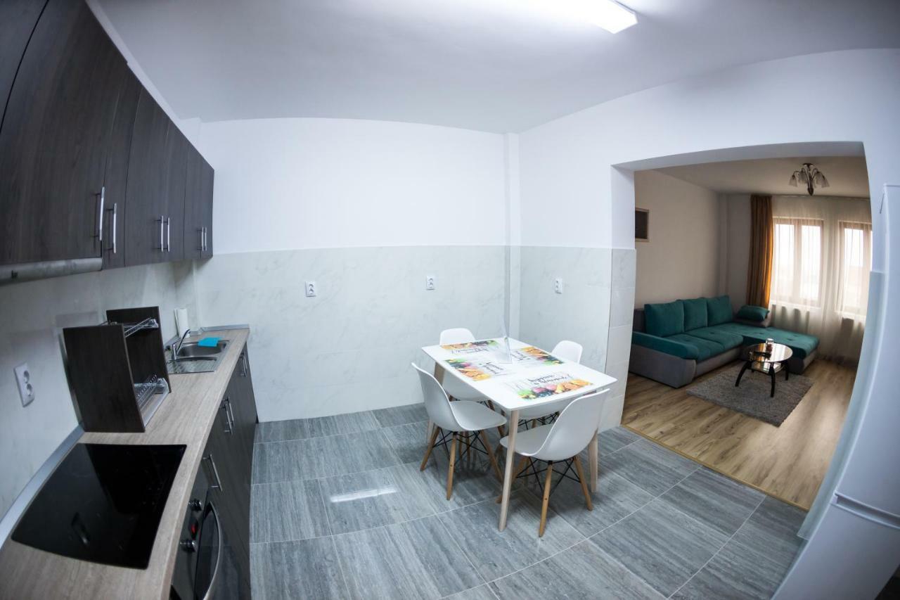 Travel Homzzz Apartments Târgu-Mureş Eksteriør bilde