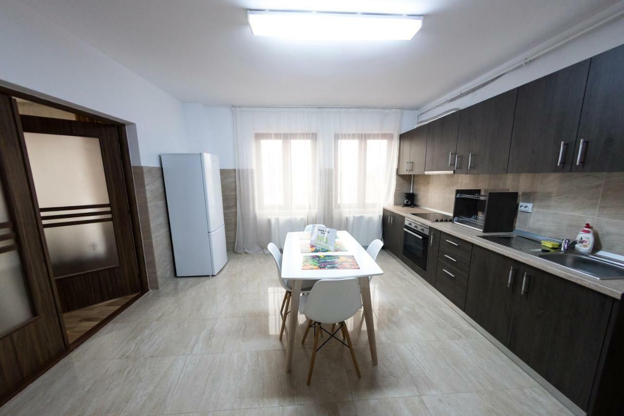 Travel Homzzz Apartments Târgu-Mureş Eksteriør bilde